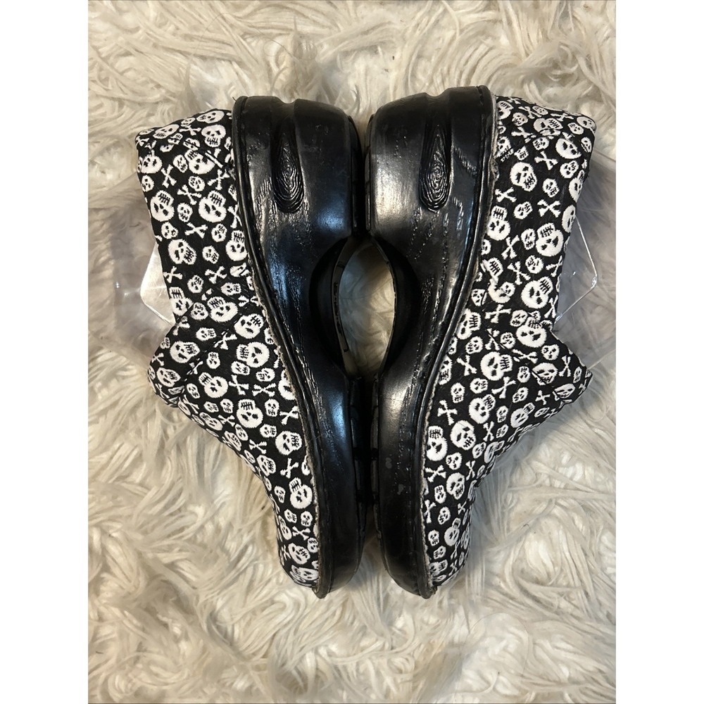 Boc Born Peggy Skull Print Slip On Wedge Comfort Clogs Black White Sz 7M C13033 - Picture 9 of 13